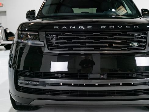 Used 2025 Land Rover Range Rover SE image 32