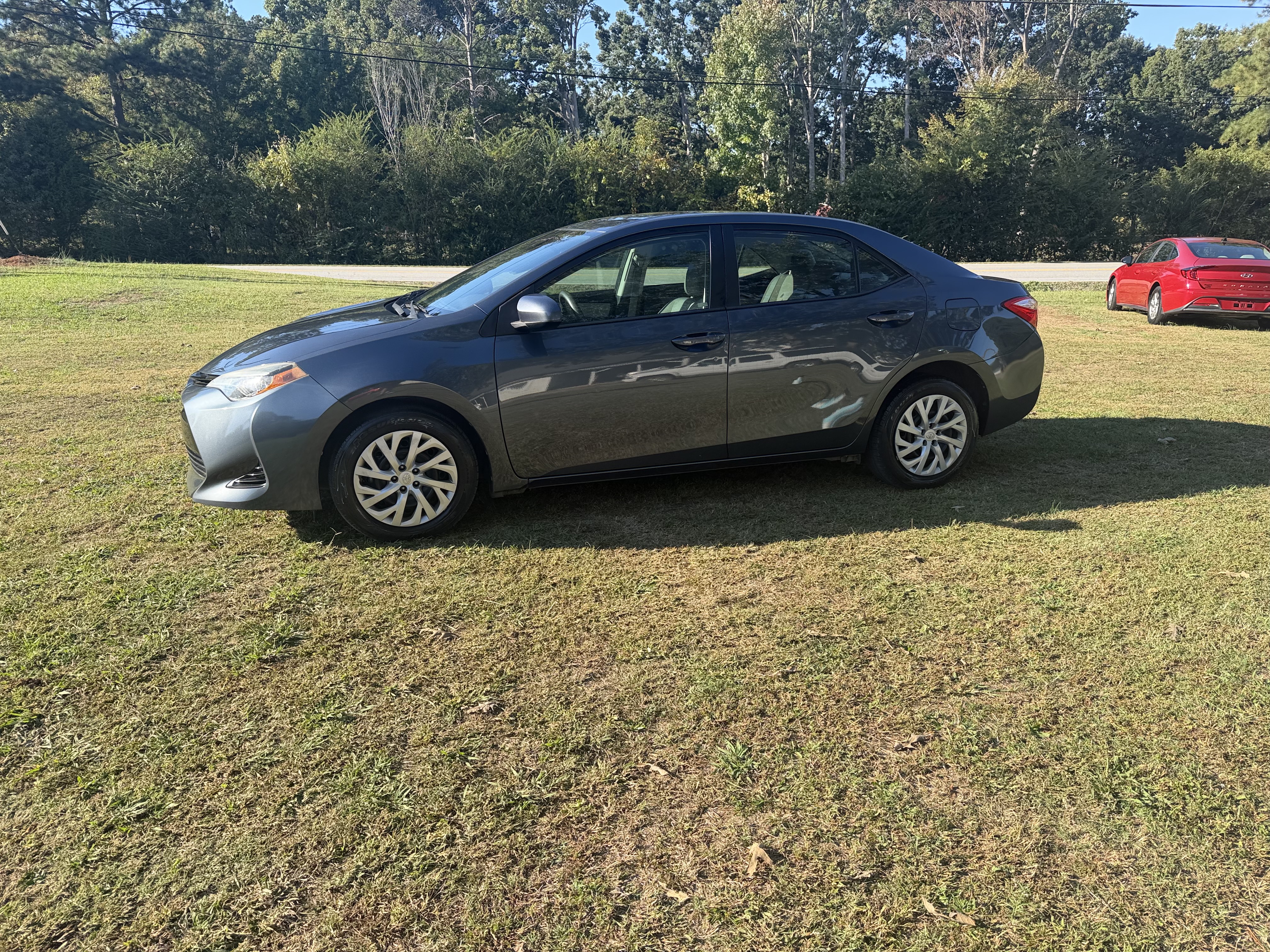 Used 2017 Toyota Corolla LE FWD image 3