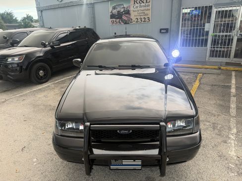 Used 2011 Ford Crown Victoria Police Interceptor RWD image 2