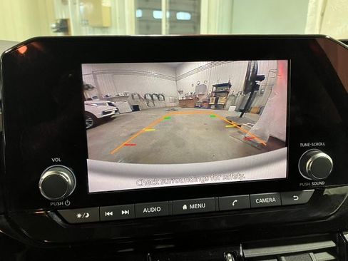 Used 2022 Nissan Pathfinder SV image 12