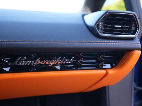 Used 2020 Lamborghini Huracan EVO image 21