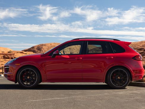 Used 2014 Porsche Cayenne GTS AWD/4WD image 2