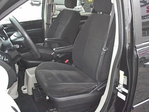 Used 2016 Dodge Grand Caravan SE image 11