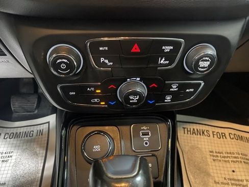 Used 2021 Jeep Compass 4WD Limited image 14