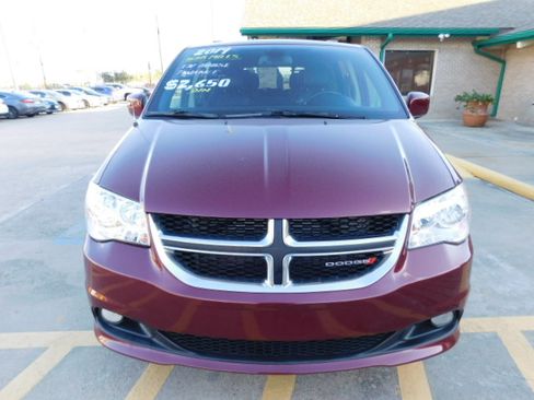 Used 2019 Dodge Grand Caravan SXT image 3