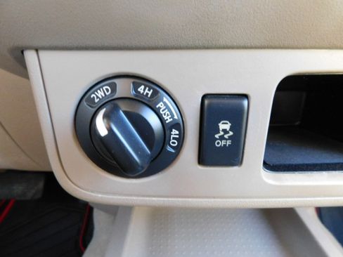 Used 2019 Nissan Frontier SV image 14