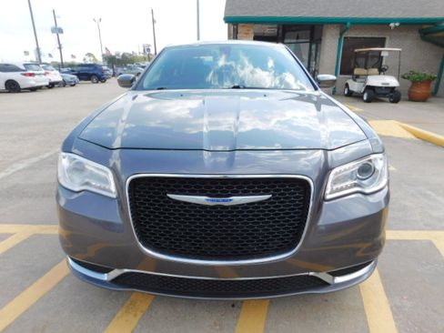 Used 2021 Chrysler 300 Touring image 3