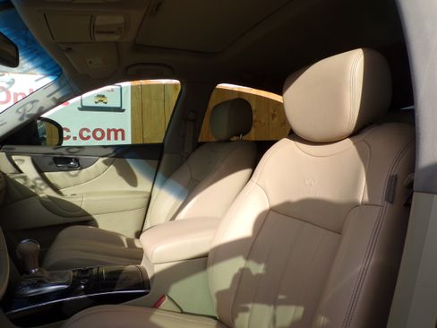 Used 2014 INFINITI QX70 image 6