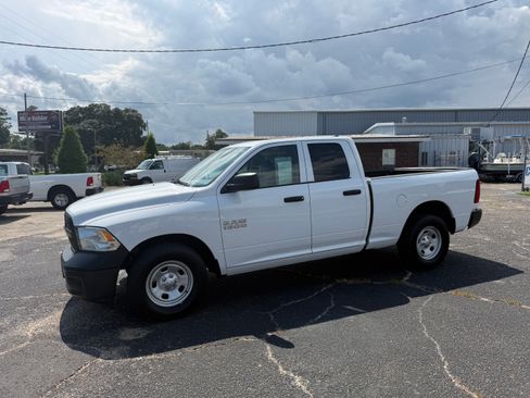 Used 2018 RAM 1500 2WD Quad Cab ST image 3