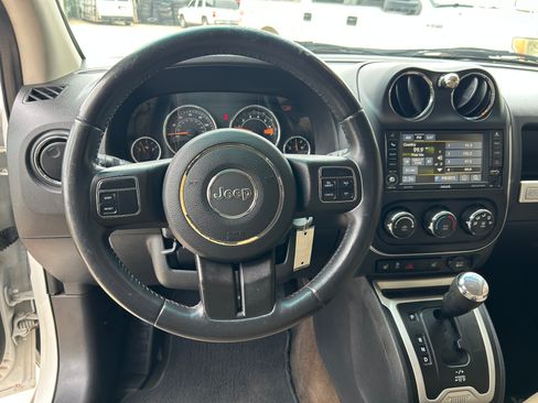 Used 2014 Jeep Compass FWD Latitude image 19