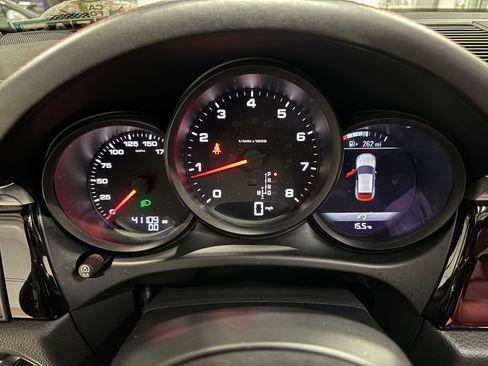 Used 2020 Porsche Macan image 26