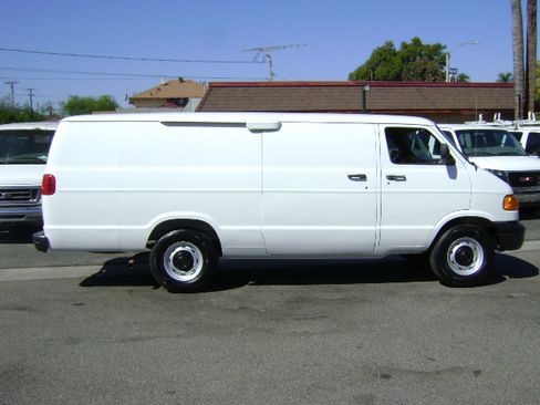 Used 2001 Dodge B3500 image 2