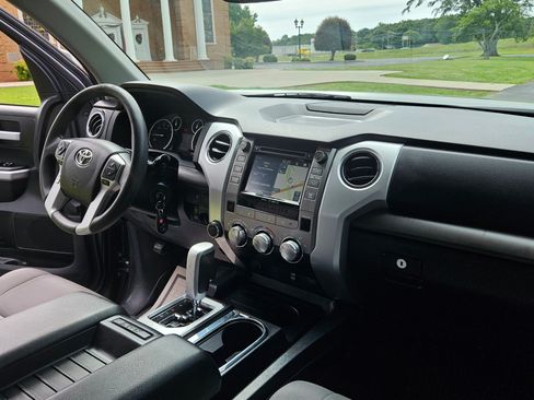 Used 2017 Toyota Tundra 4x4 CrewMax SR5 image 15