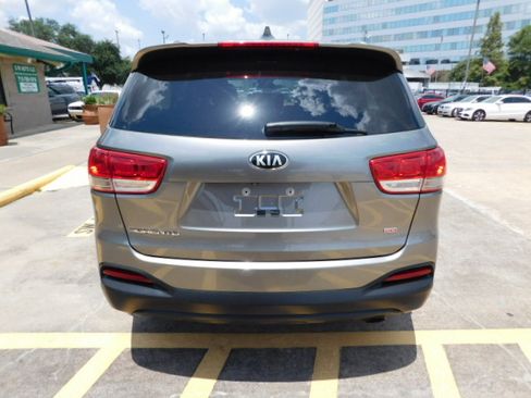 Used 2018 Kia Sorento FWD image 5
