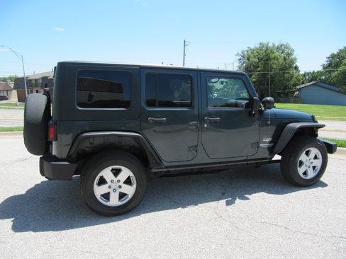 Used 2008 Jeep Wrangler 4WD Unlimited Sahara image 9