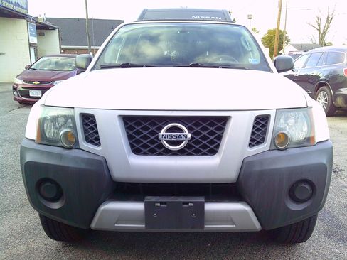 Used 2011 Nissan Xterra X image 2