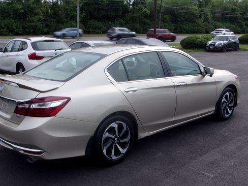 Used 2017 Honda Accord EX-L V6 Sedan image 11