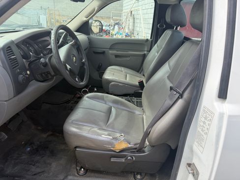 Used 2011 Chevrolet Silverado 2500 2WD Regular Cab image 9