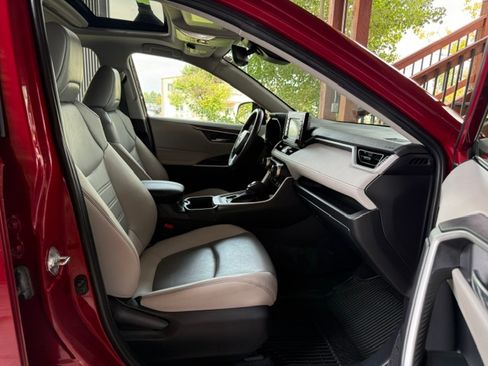 Used 2022 Toyota RAV4 AWD XLE Premium image 21