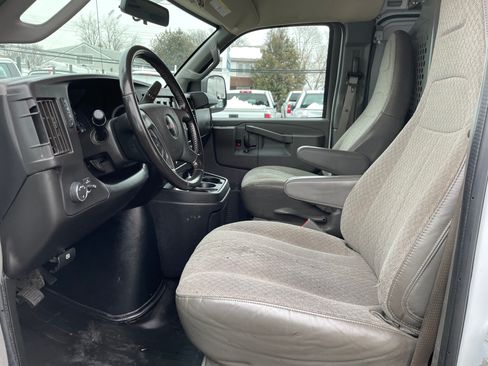 Used 2021 GMC Savana 2500 image 11