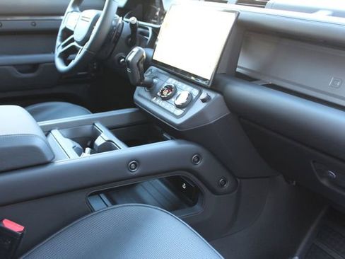 New 2026 Land Rover Defender 110 OCTA image 20