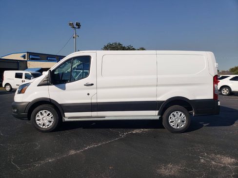 Used 2024 Ford Transit 250 image 3