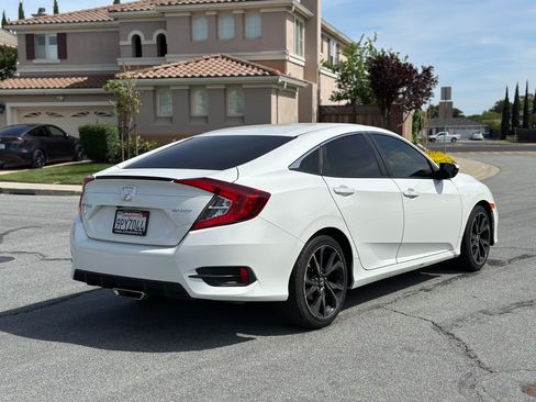 Used 2019 Honda Civic Sport image 8