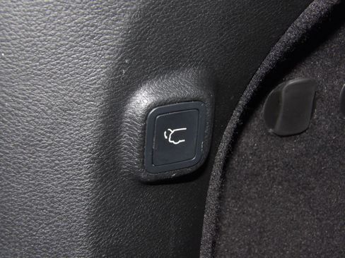 Used 2019 Jeep Cherokee 4WD Overland image 31