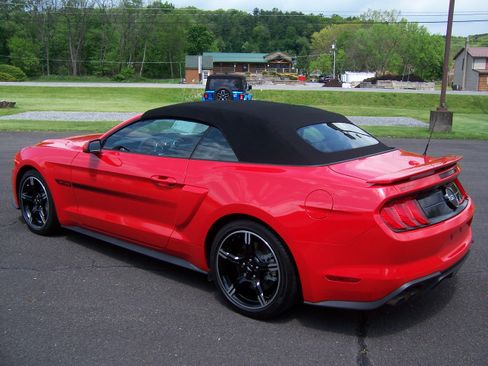 Used 2020 Ford Mustang GT Convertible RWD image 4