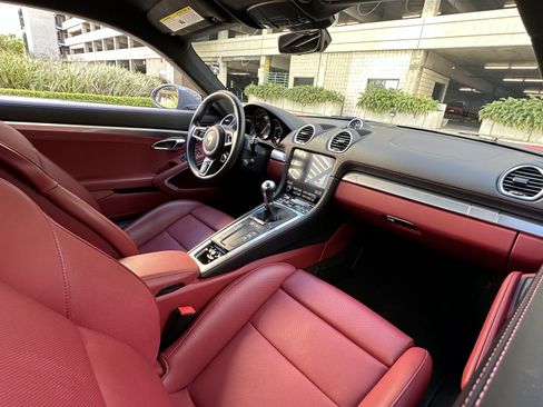 Used 2024 Porsche 718 Cayman GTS image 39