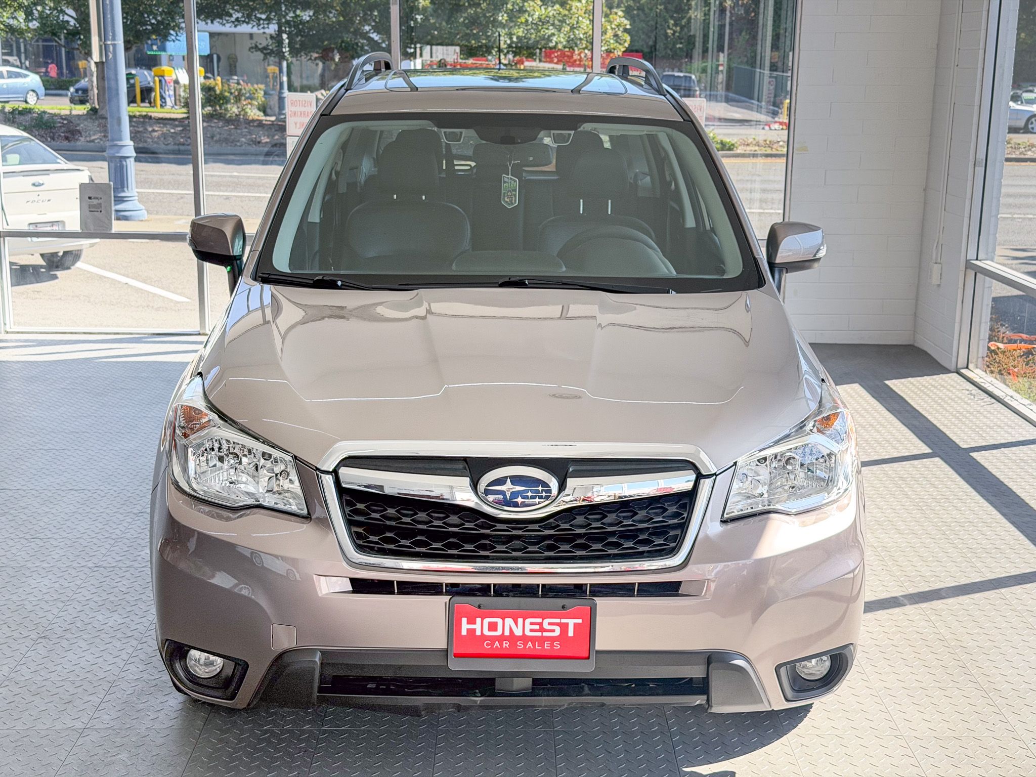 Used 2015 Subaru Forester 2.5i Touring AWD/4WD image 2