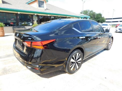 Used 2021 Nissan Altima 2.5 SV FWD image 8