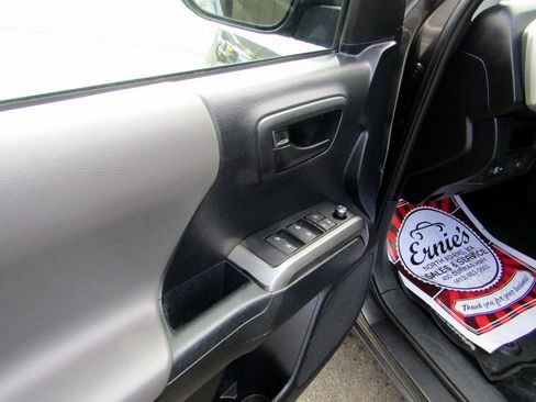 Used 2018 Toyota Tacoma SR5 image 15