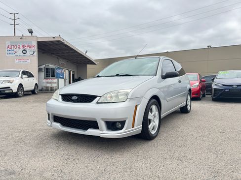 Used 2006 Ford Focus ZX3 Hatchback FWD image 2