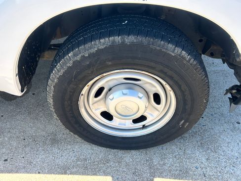Used 2013 Ford F350 2WD Regular Cab Super Duty image 39