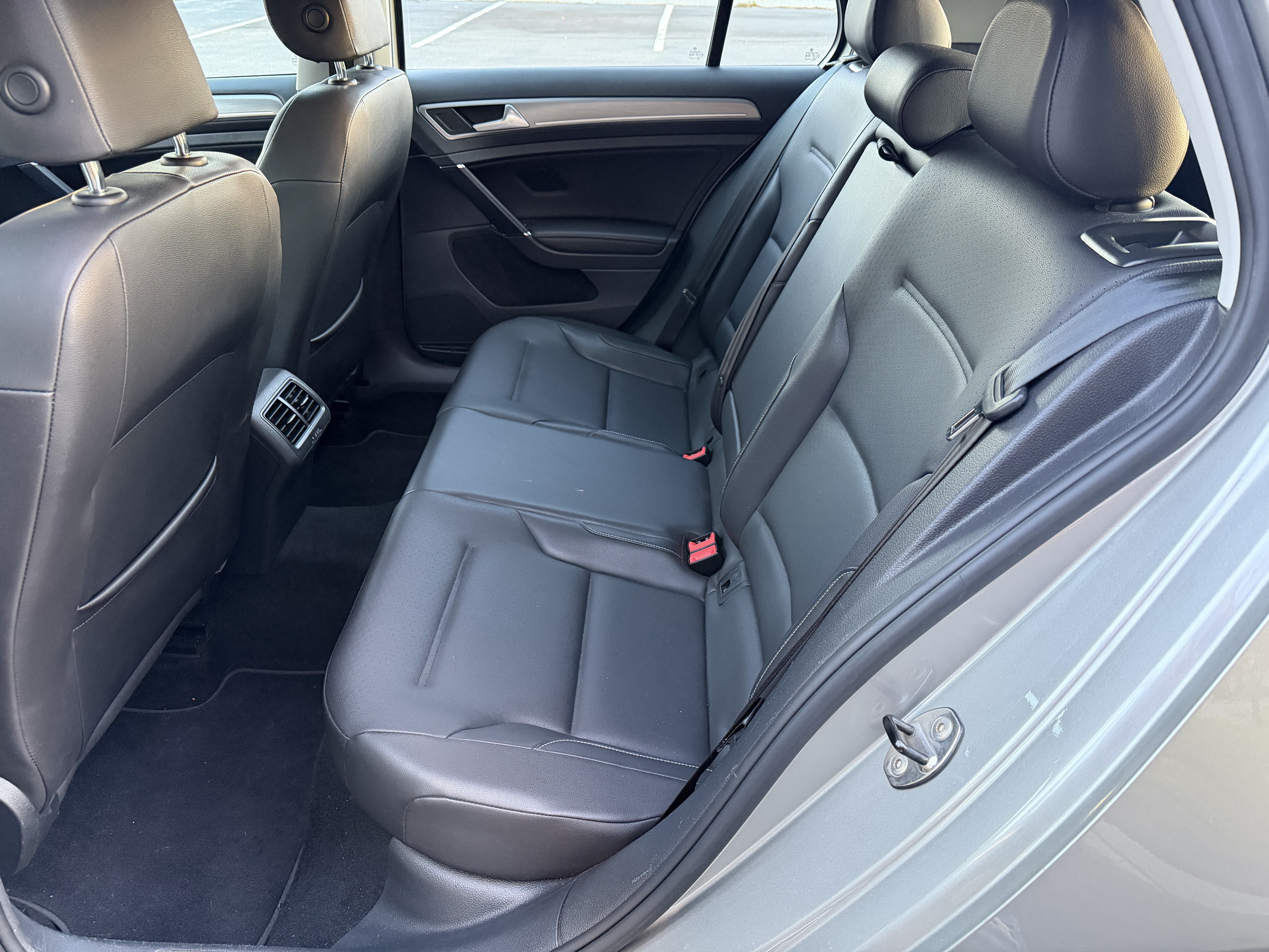 Used 2016 Volkswagen Golf SE FWD image 30