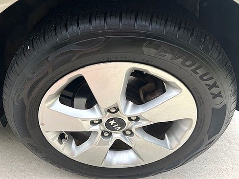 Used 2018 Kia Soul + image 18