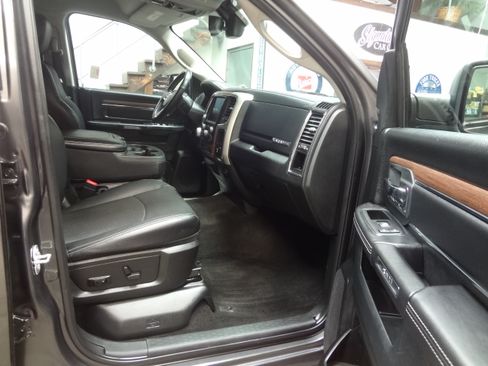 Used 2017 RAM 1500 Laramie image 17