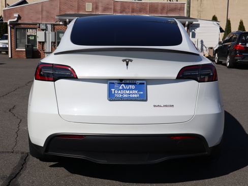Used 2025 Tesla Model Y Performance image 8