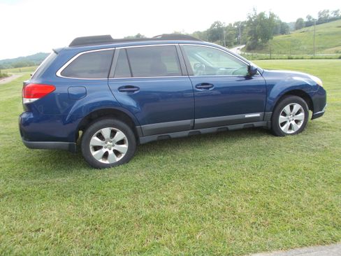 Used 2010 Subaru Outback 2.5i Premium AWD/4WD image 4