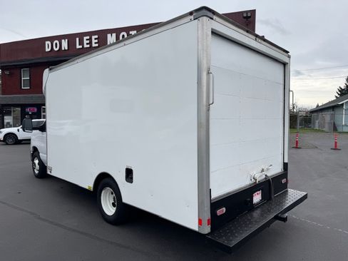Used 2022 Ford E-350 and Econoline 350 Super Duty RWD image 2