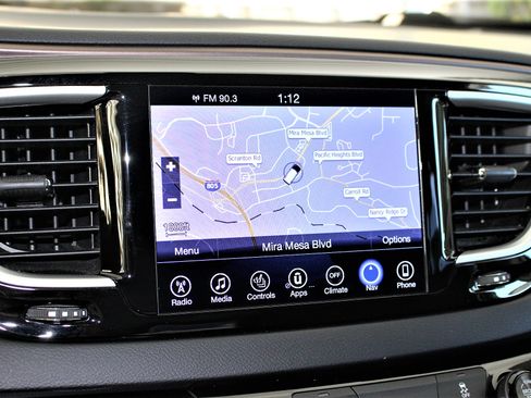 Used 2017 Chrysler Pacifica Touring-L image 37