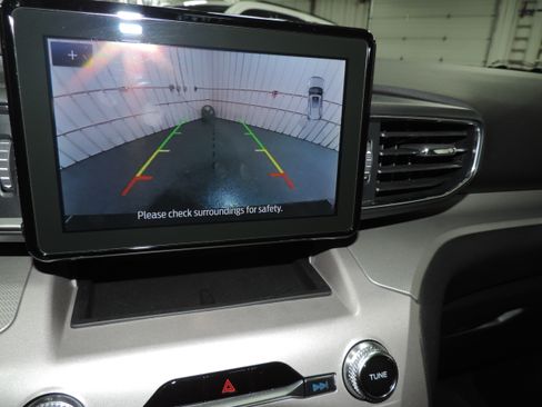 Used 2023 Ford Explorer XLT image 38