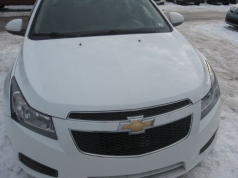 Used 2014 Chevrolet Cruze LT image 2