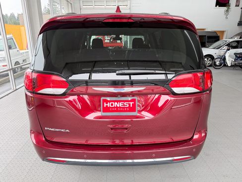 Used 2017 Chrysler Pacifica Touring-L Plus image 5
