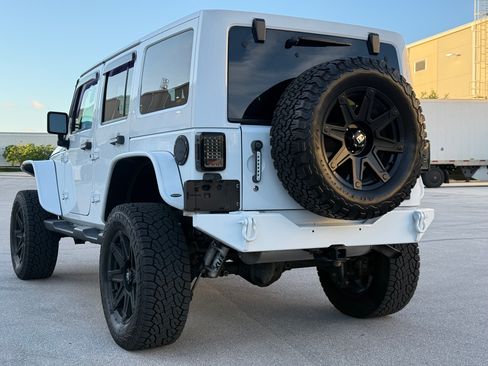 Used 2015 Jeep Wrangler 4WD Unlimited Sahara image 39