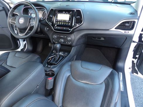Used 2019 Jeep Cherokee 4WD Overland image 5