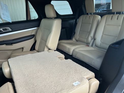 Used 2016 Ford Explorer FWD XLT image 11
