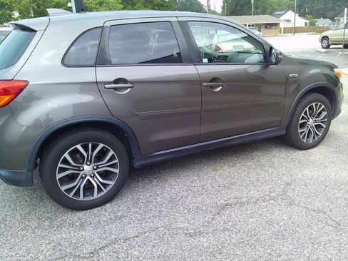 Used 2017 Mitsubishi Outlander Sport ES image 3