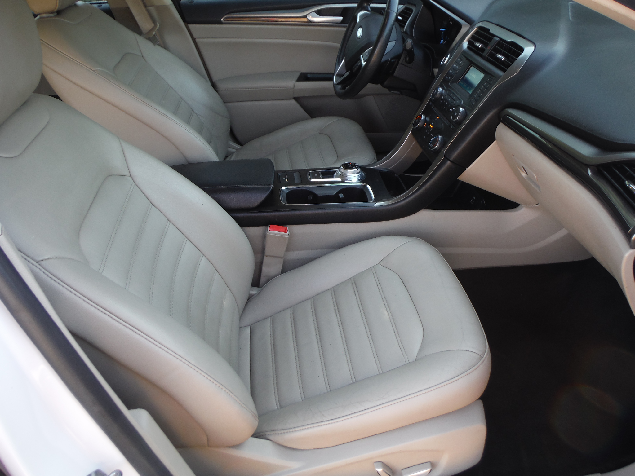 Used 2017 Ford Fusion SE FWD image 11